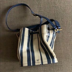 Small bucket bag
